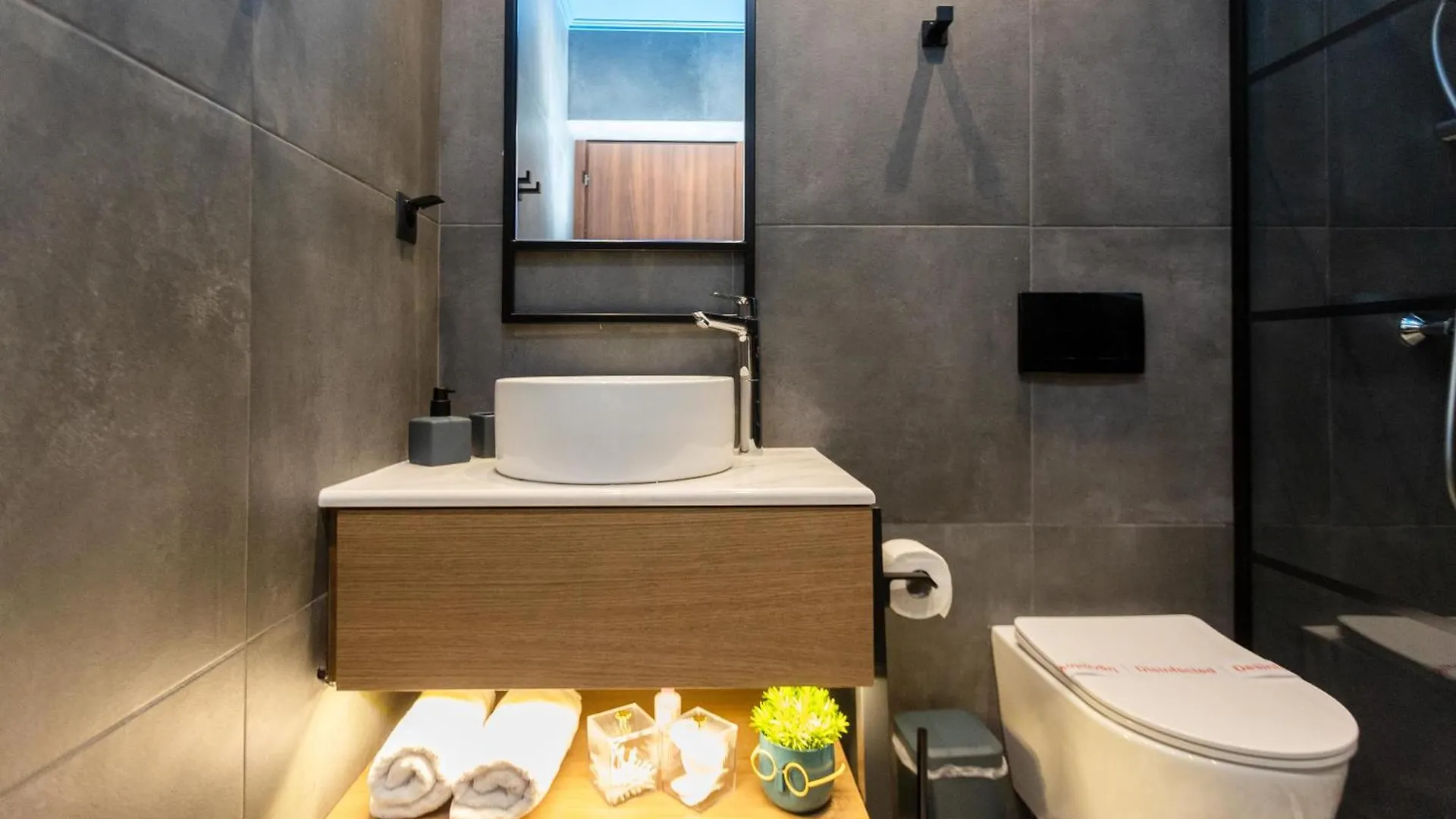 Valaoritou 3 Luxury Rooms Thessaloniki Apartment